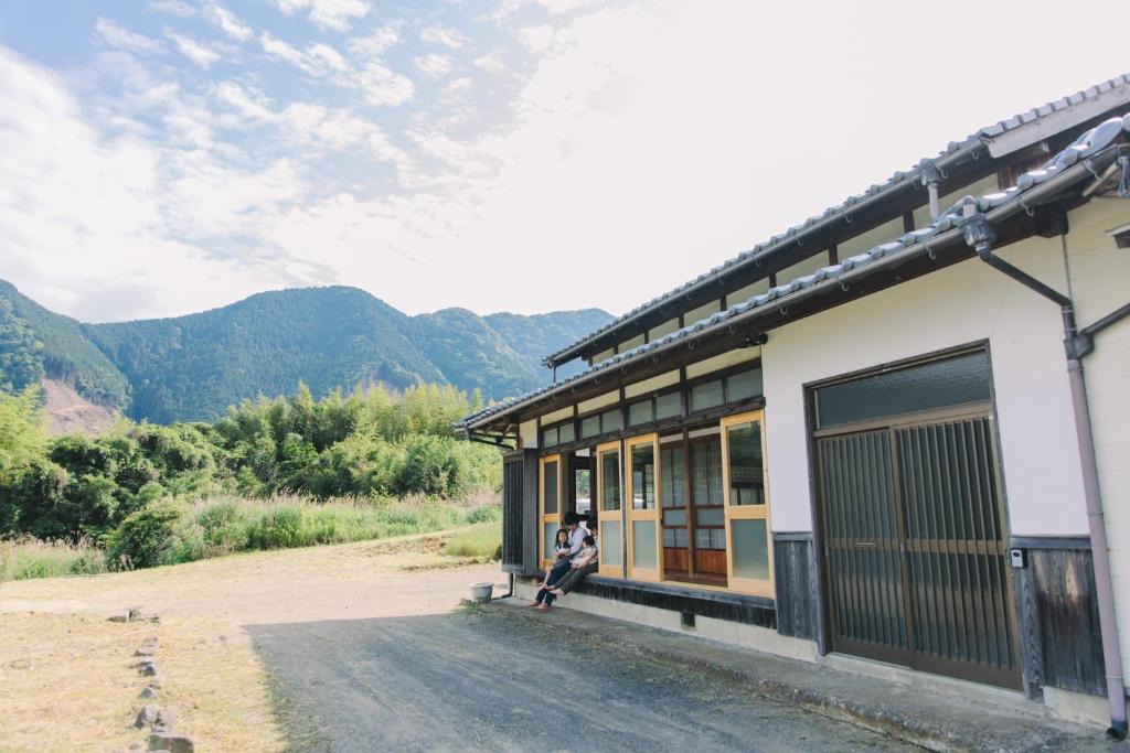Saijo House | 一棟貸し古民家宿「縁側のとき」Engawanotoki Villa