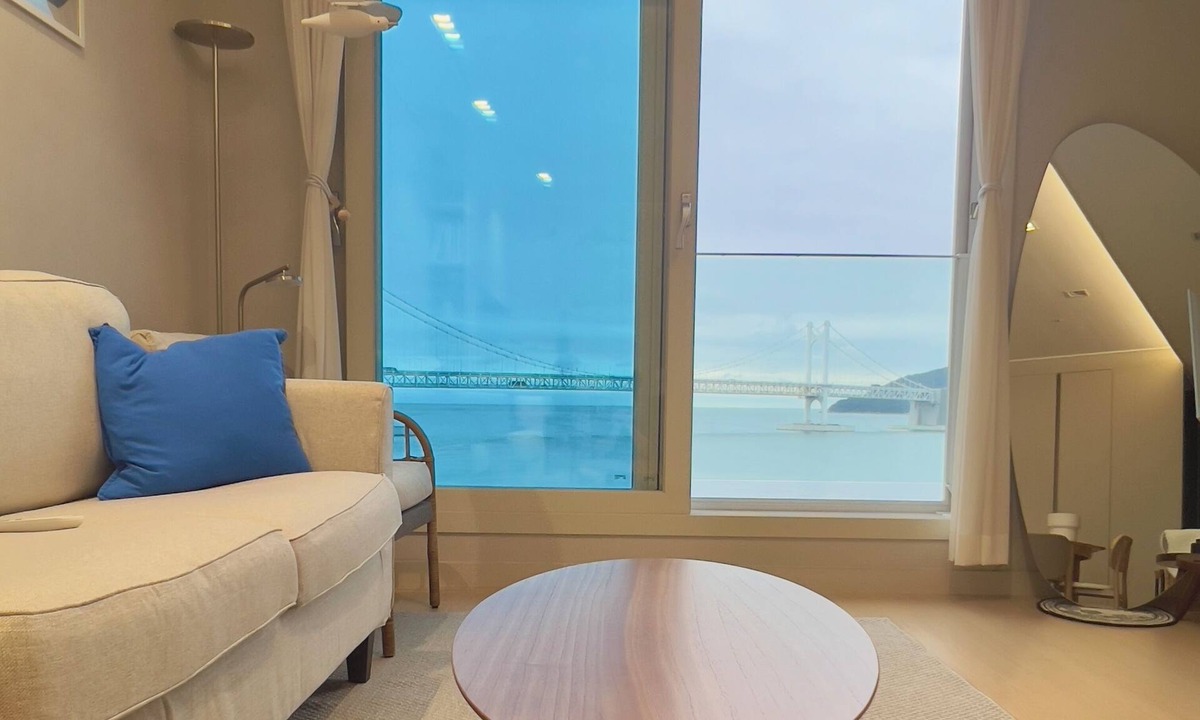 Millak-tong Apartment | #광안대교뷰 감성숙소 #광안리불꽃축제 #오션뷰룸 #밀락더마켓/드론쇼· 불꽃축제 명당