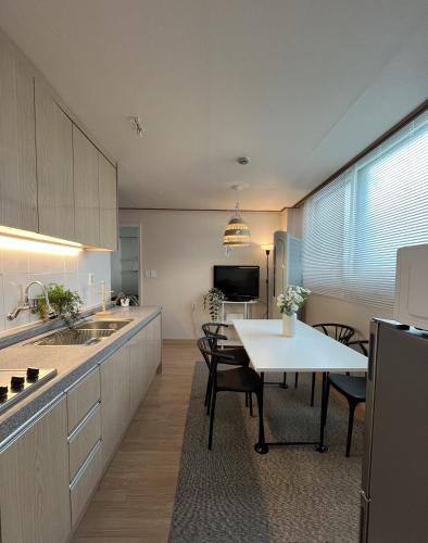 Cheongnyong-dong Apartment | 방3,4Sbed,공항버스4분,2호선봉천역5분