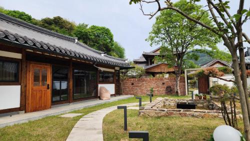Jeonju Hotel | 전주한옥마을 자하연해랑