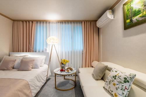 Mapo Apartment | 홍대 골든스테이