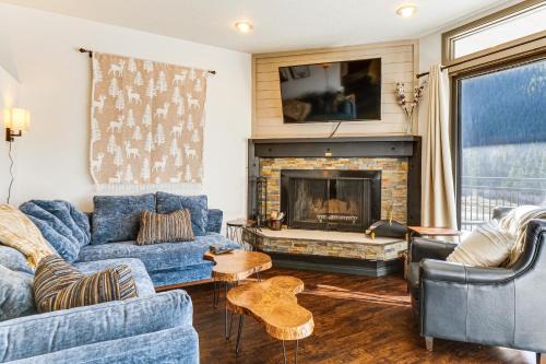 Lakeside Village House | 1 Mi to Keystone Resort: Mtn-View Family Escape!