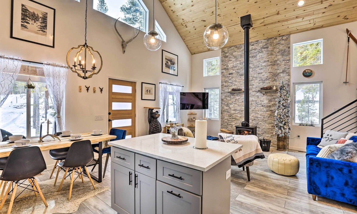 Saint Mary's Cottage | 1 Mi to St Marys Glacier Trail: Modern Mtn Cabin!