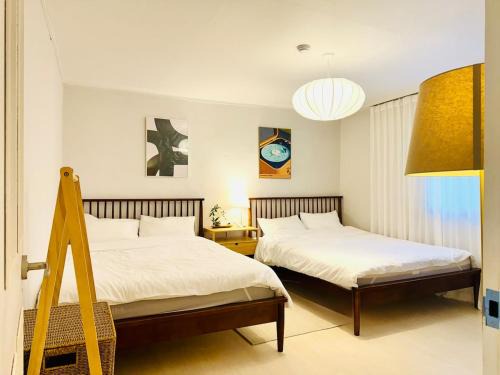 Sungin-dong Apartment | 1 Min to Subway , 3 Queen Beds , Up to 6 Guests , Seoul Center