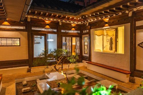 Anam-dong House | 100년 전통 Hanok Stay Wolha Jeong - 5mins to Jongno Seoul 침실 2개, 침대 2개 , 화장실 2개