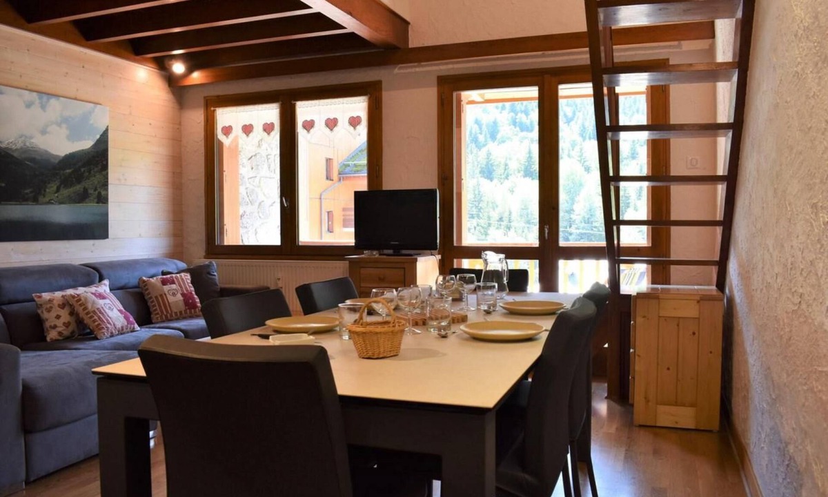 Meribel Centre Apartment | 100m from resort center, 4th floor, balcony, tv, 75m², Méribel