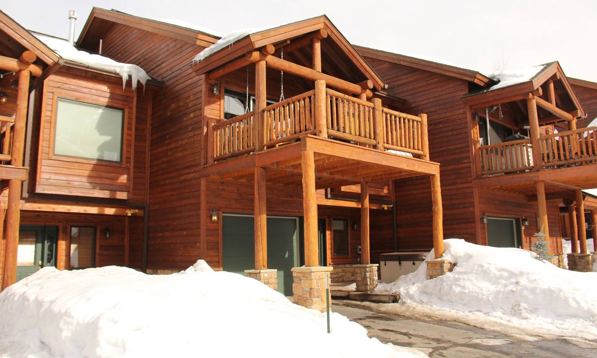 Old Town House | 104 Clover Lane Slopeside Village – NEWLY RENOVATED, Private Hot Tub