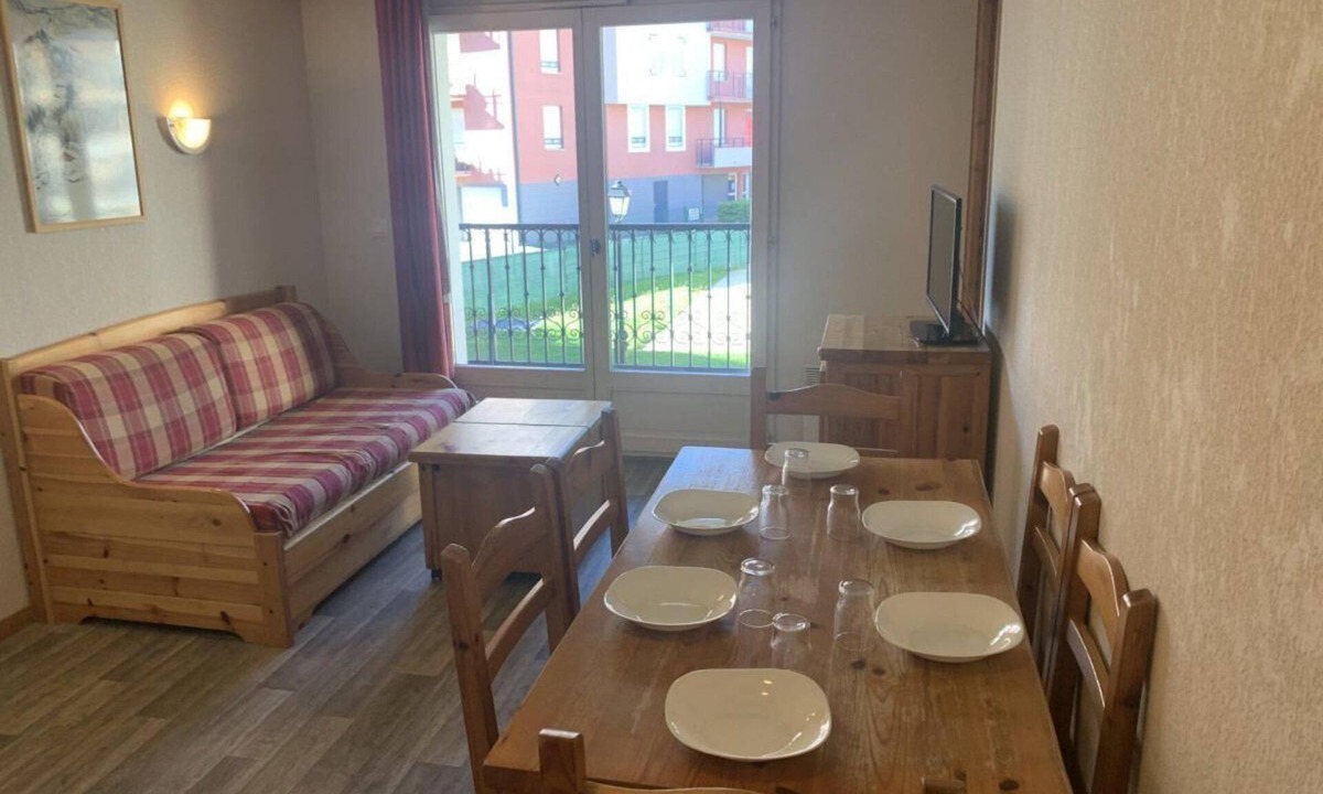 Saint-Gervais-les-Bains Apartment | 1st floor, swimming pool, balcony, tv, ski locker, 38m², Saint Gervais