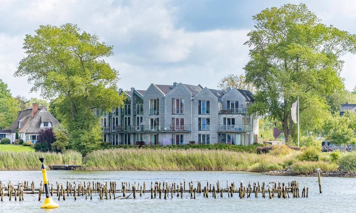 Ellenberg Apartment | 1st row on the water: vacation apartment "Seglerwohnung 9" in Kappeln.