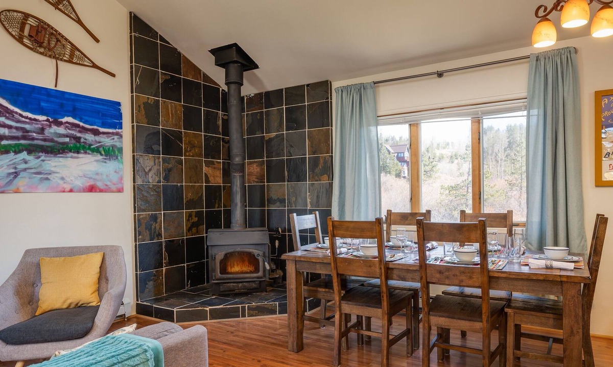 Fraser House | 2 Bedroom, 2 Bathroom in quiet neighborhood on bus route