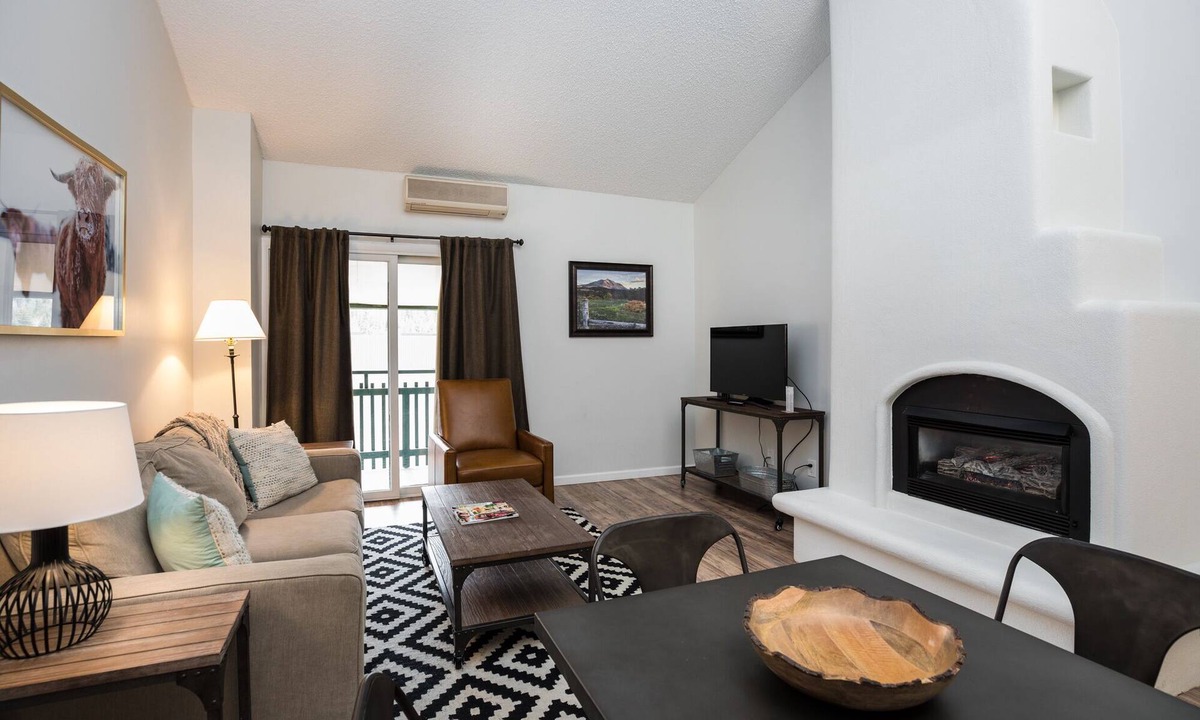 Vail Condo | 2 Bedroom Condo in Vail! Newly Renovated inside the Evergreen Lodge, Unit 609