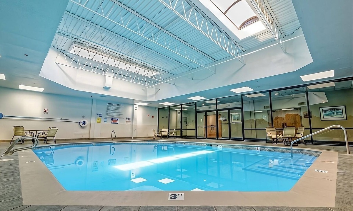 Grand Junction Hotel | 2 Cozy Units with Indoor Pool, Gym & Onsite Bar! Free Shuttle | Pet Friendly!