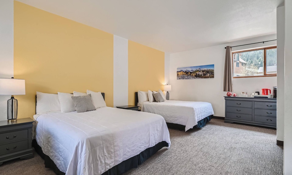 Idaho Springs Hotel | 2 King Suite, Boutique Mountain Motel near hiking & MTB park in Idaho Springs