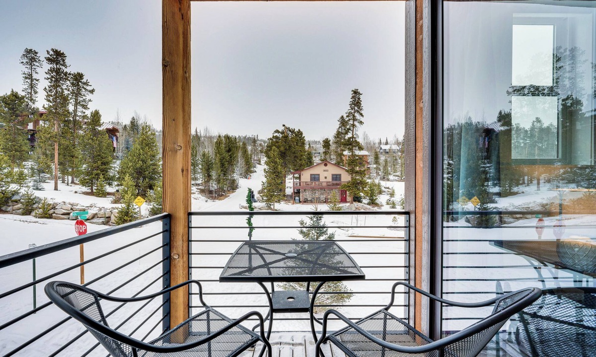 Grand Lake Apartment | 2 Mi to Rmnp: Mtn-view Grand Lake Loft!
