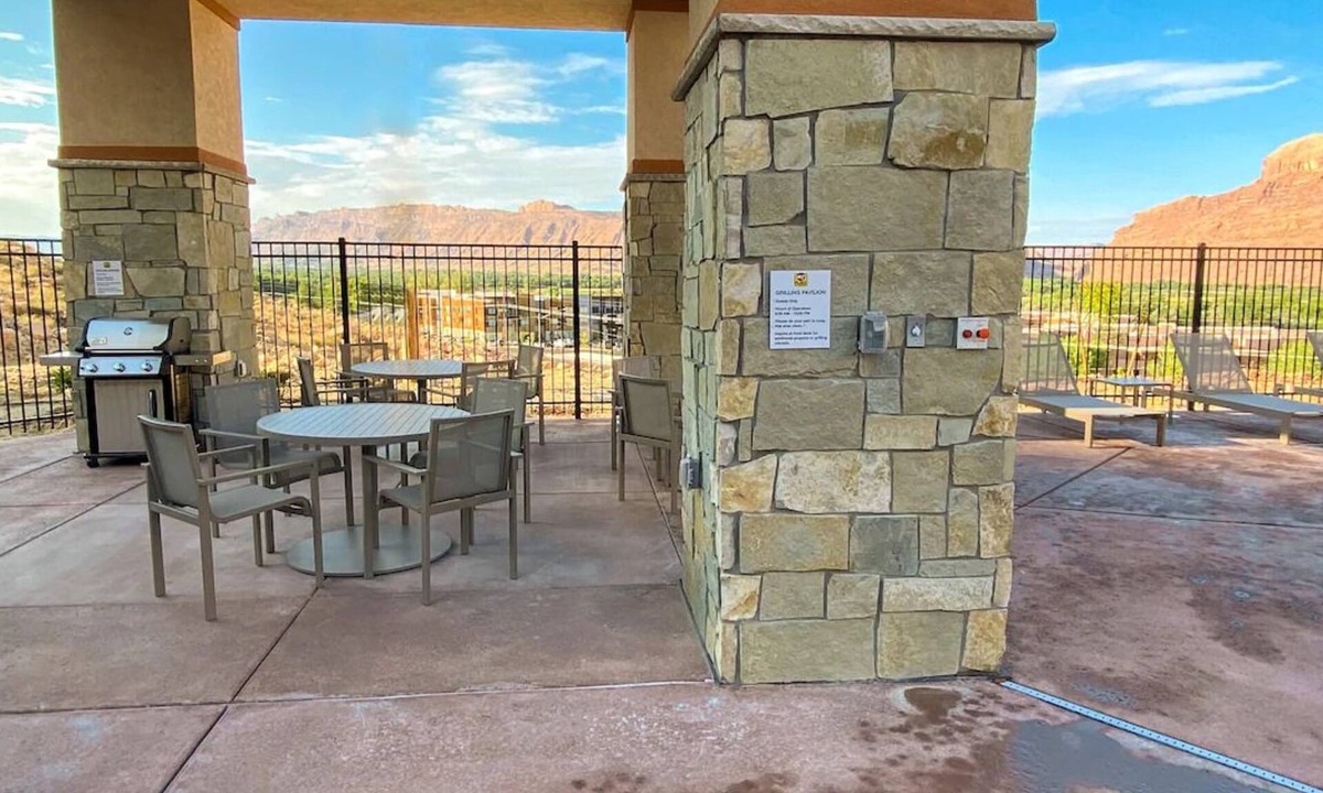 Moab House | 2 Modern Rooms w/Scenic Views Near Arches National Park!
