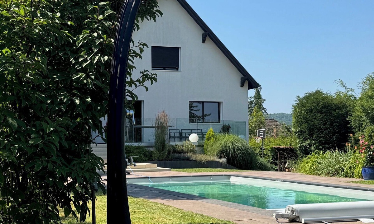 Boersch House | 2-storey house, quiet residential area on the wine route