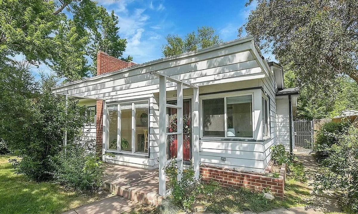 Englewood House | 2 WFH Desks, Modern Kitchen, Fenced Yard, Dogs OK