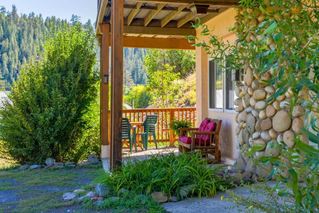 Pagosa Springs House | 249 1st Street ("Creekside Cabin-Lower House")