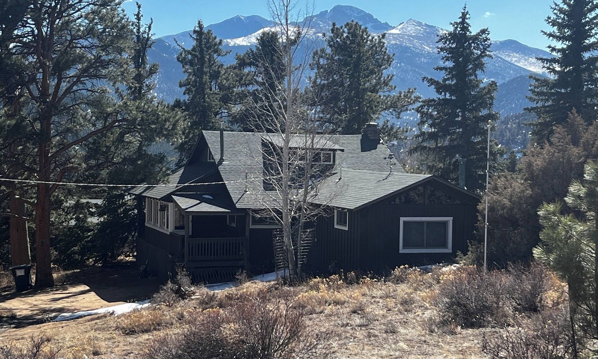 Estes Park House | '25 Temporary Sale! 3 min to RMNP, Great Views of Longs Peak, and 5 min to dntn