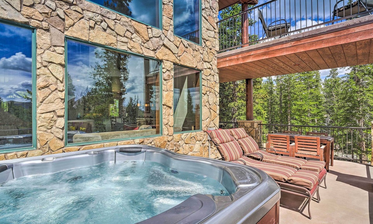 Valley of the Sun Cottage | 26-0111 Fairplay Home w/Hot Tub & Mountain Views!