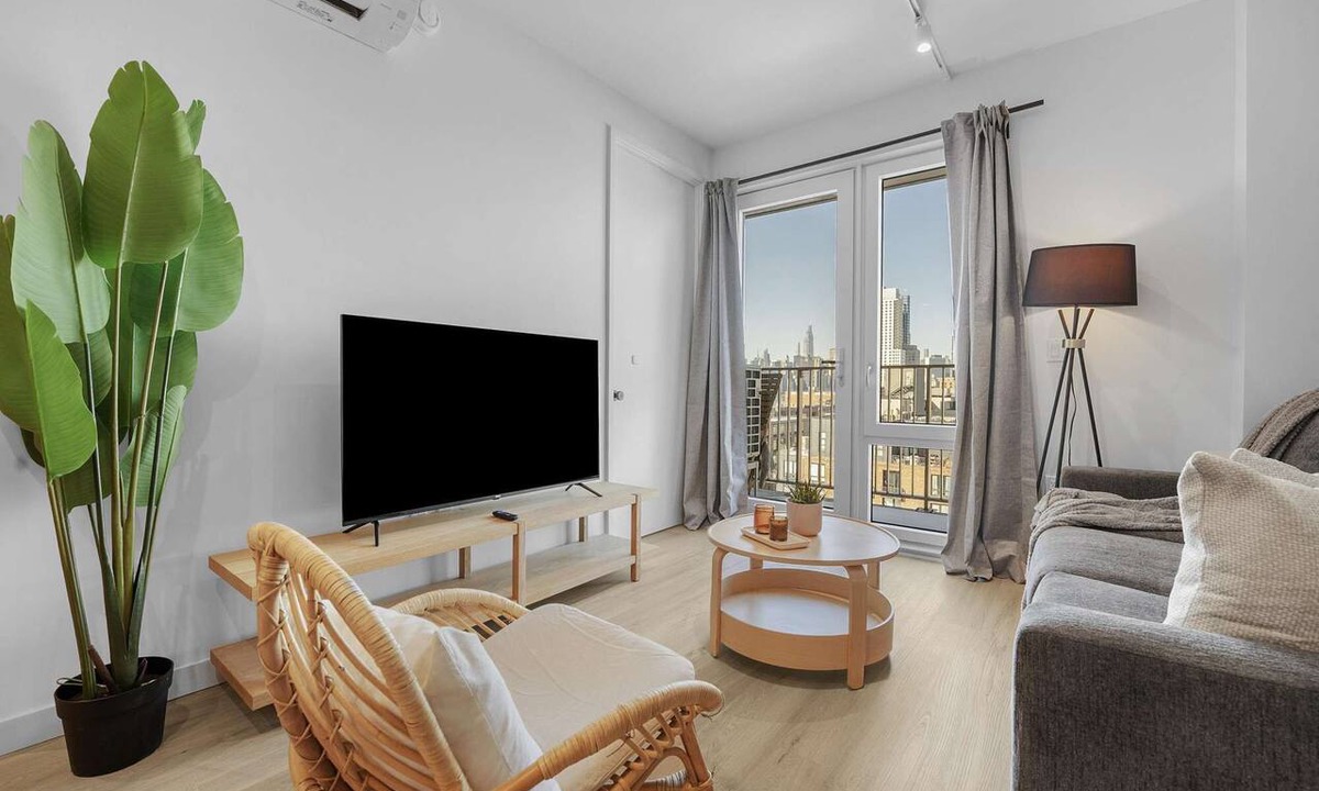 Greenpoint Apartment | 2BR Brooklyn Retreat | Sleeps 6 | Prime Location