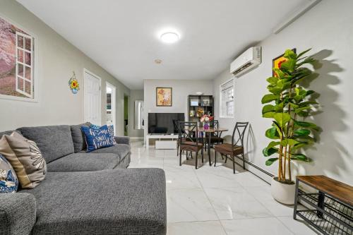 West Side Apartment | 2BR Jersey City Oasis - Quick NYC & MetLife Access