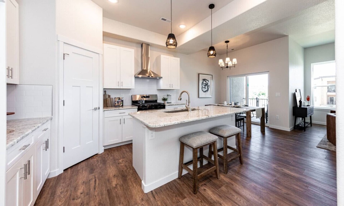 Mountain Shadows House | 3 BD Brand New Luxury Townhome with Fireplace with Mountain Views near hiking