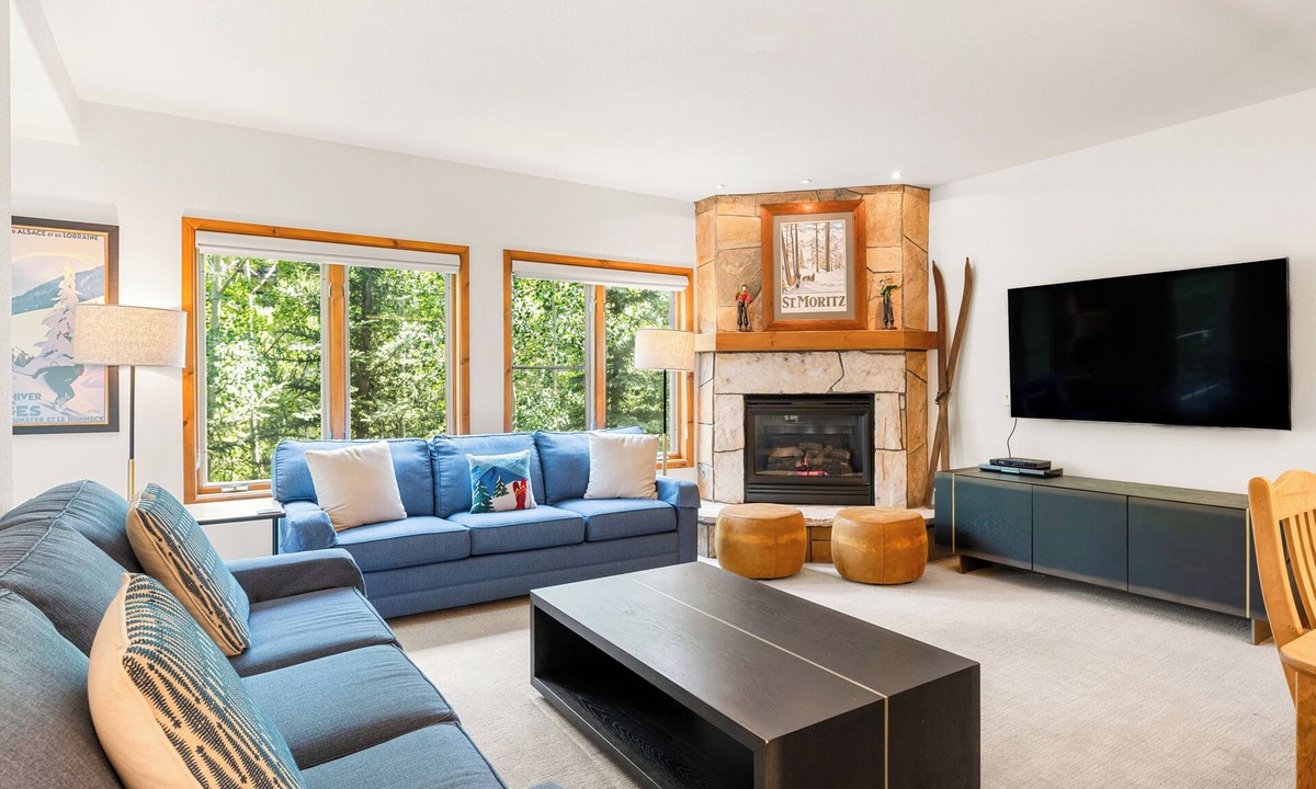 Four O'Clock Condo | 3 Bdrm + Den, Ski-In/Out, Hike, Hot Tubs