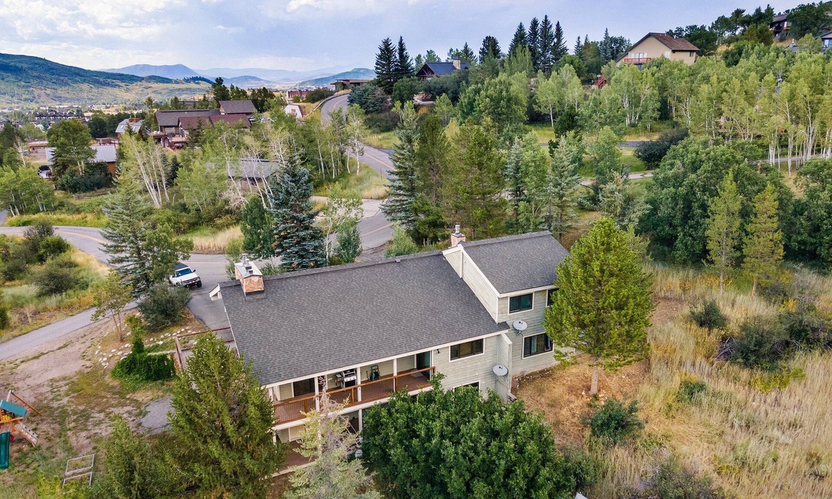 Steamboat Springs House | 3 Living Areas - 2 Kitchens - Deck with Serene Views