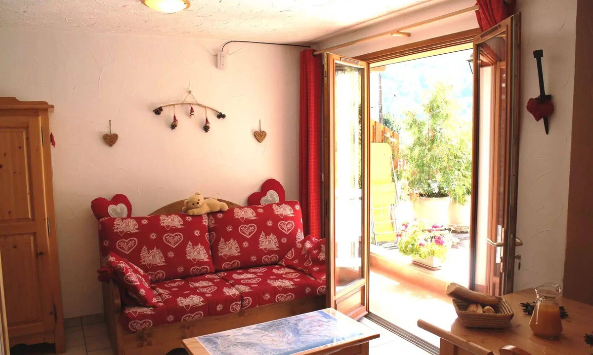 Valloire Apartment | 3-room apartment with en suite bathroom, sleeps 6, 3-star, south-facing