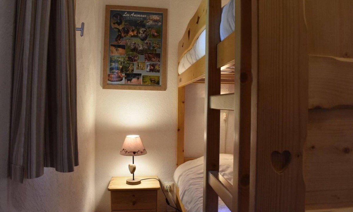 Meribel Apartment | 300m from shops, 2nd floor, balcony, ski locker, 40m², Méribel