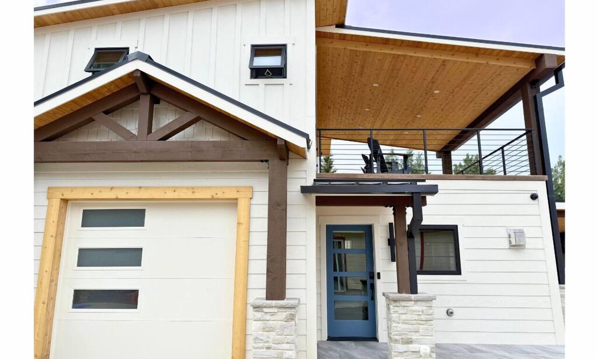 Woodland Park Condo | 338290 Luxe Loft of Woodland Park CO New Hot Tub Fireplace Balcony Views