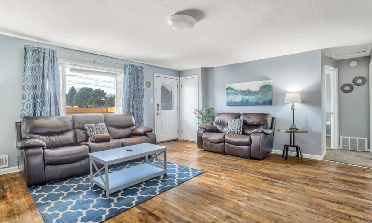 Southeast Colorado Springs House | 3BR Dog-Friendly, Midterm & Corporate near Airport