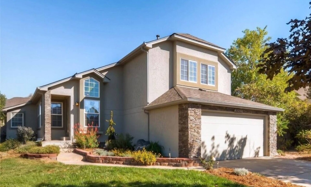Green Valley Ranch House | 3BR Entire Home Near DIA and Golf Course Dog Friendly 1 Gig WiFi