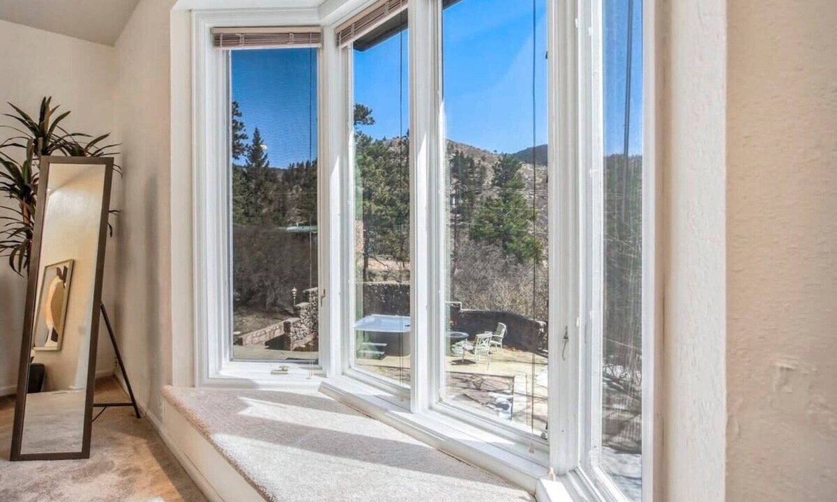 Green Mountain Falls House | 3BR Mountain Views|Hot Tub & Firepit|Gameroom