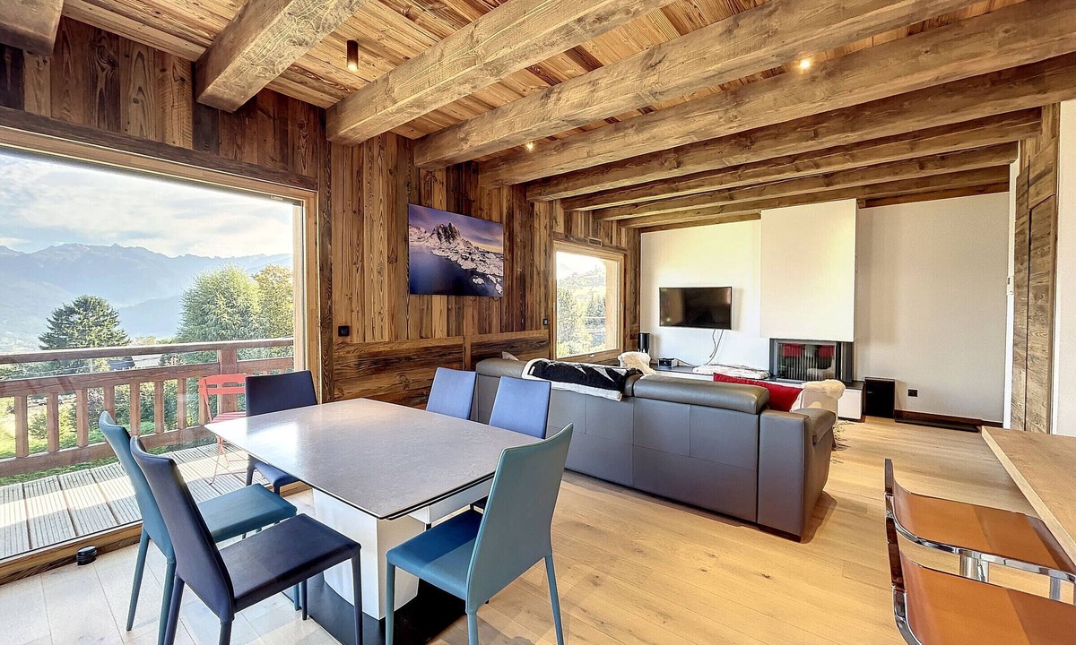 Combloux Apartment | 4-Bedroom Apartment with Terrace and Parking in Combloux