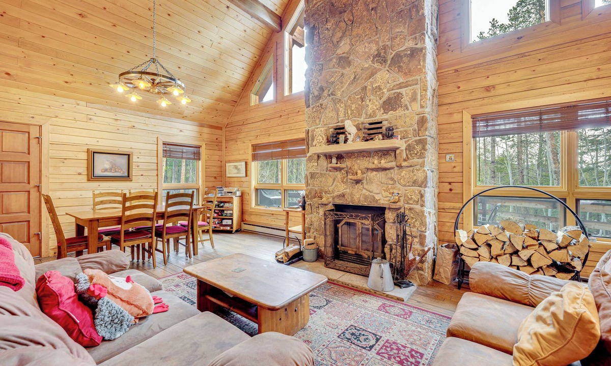 Allenspark Cabin | 4 Mi to RMNP: Allenspark Cabin w/Wraparound Deck!