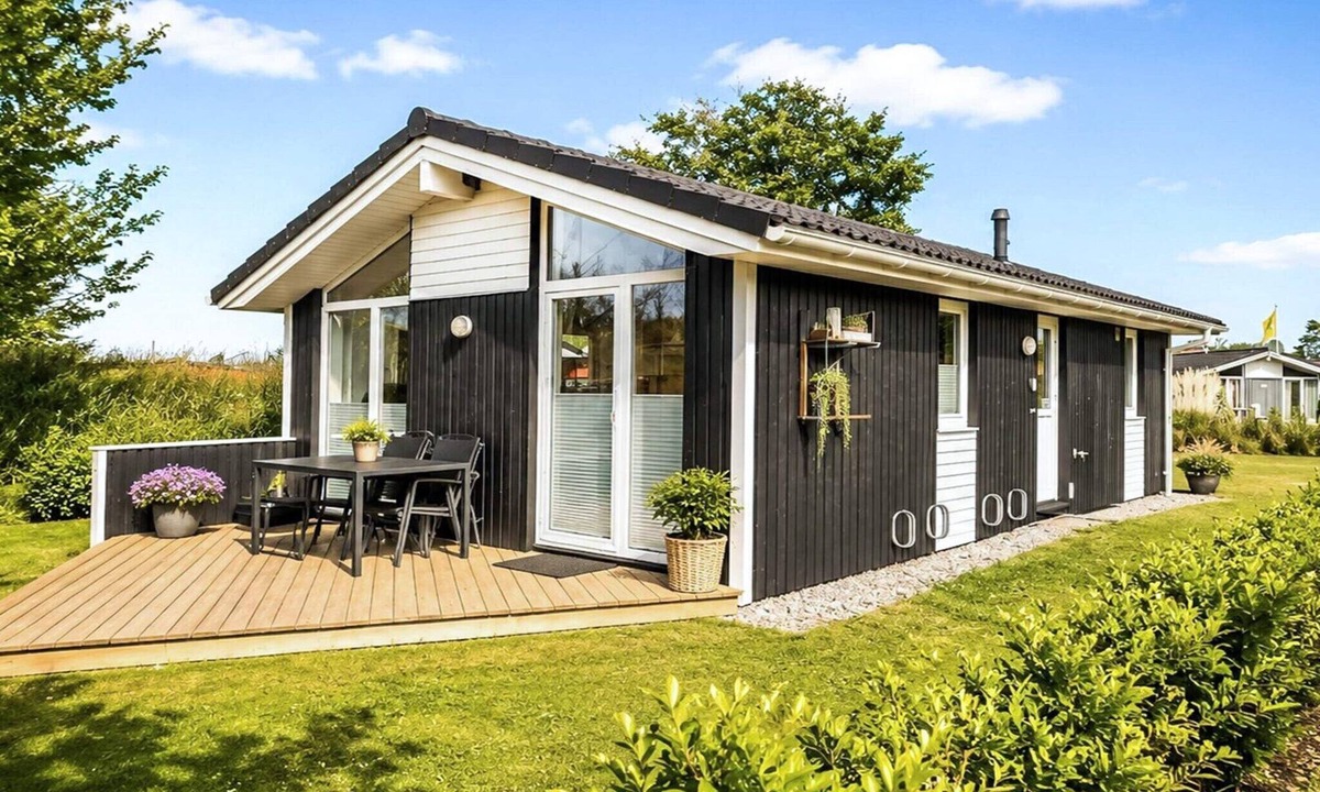 Lensterstrand House | 4 person holiday home in GROEMITZ