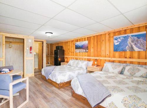Leadville Apartment | 4 Spacious Dog Friendly Cozy Motel Room Leadville