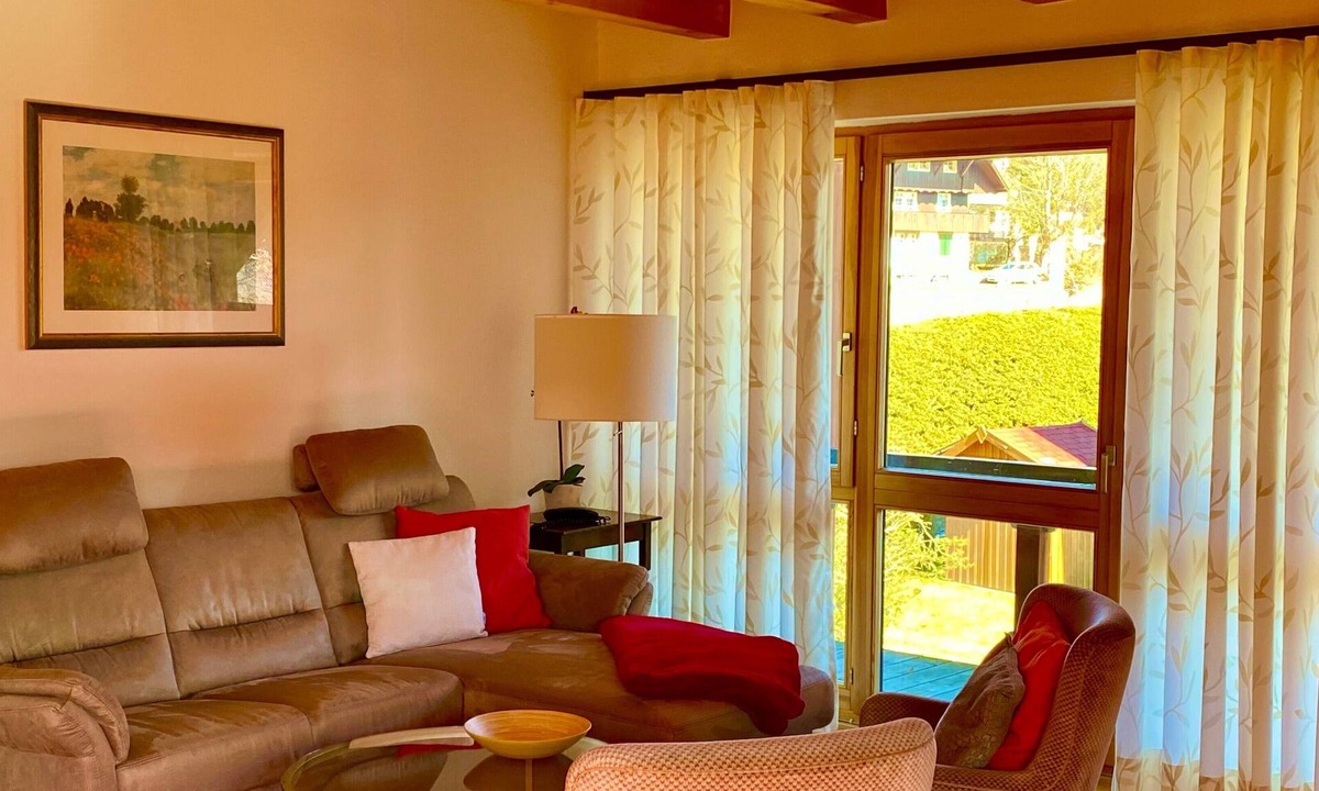 Hinterzarten Apartment | 4-Star Superior Apartment (80 sqm) with Mountain View, Shared Terrace & Wi-Fi