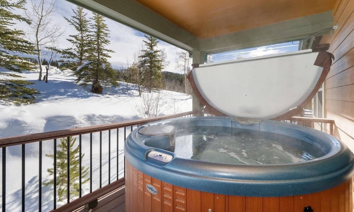 Rendezvous House | 40 Reunion Ct w/private hot tub