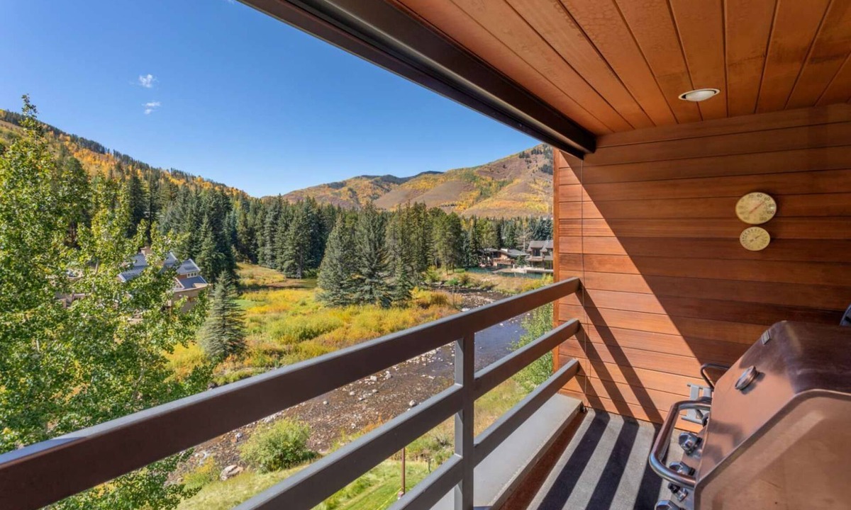 Vail Condo | 44 W Meadow Dr. Vail Village Condo- Pool, Hot Tub, Close to Lifts, Pet Friendly
