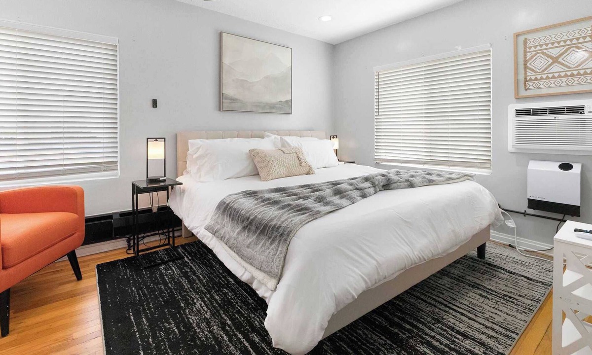 Barths Apartment | 4BR King Basecamp | Rooftop | Red Rocks & Denver Fun