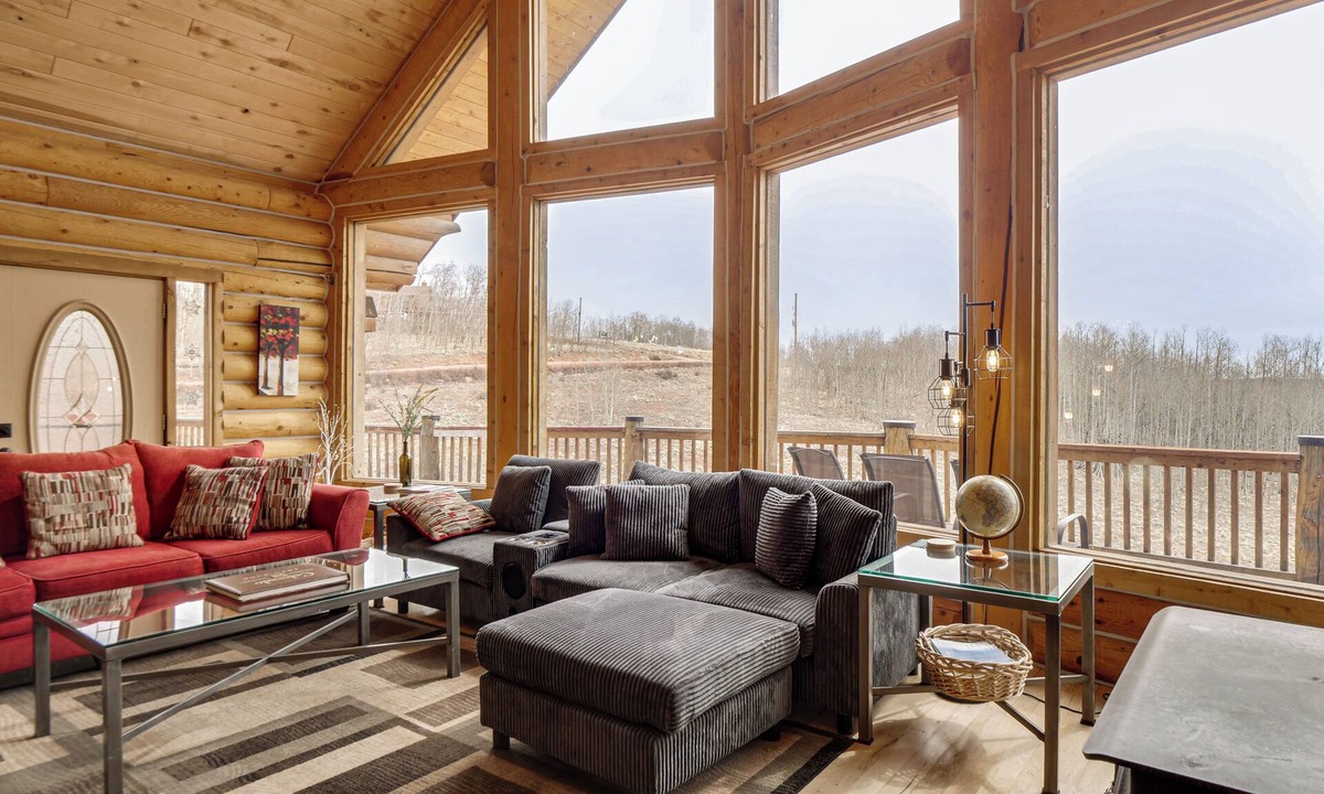Fairplay Cottage | 5 Acres of Scenic Beauty! Large Fairplay Log Home