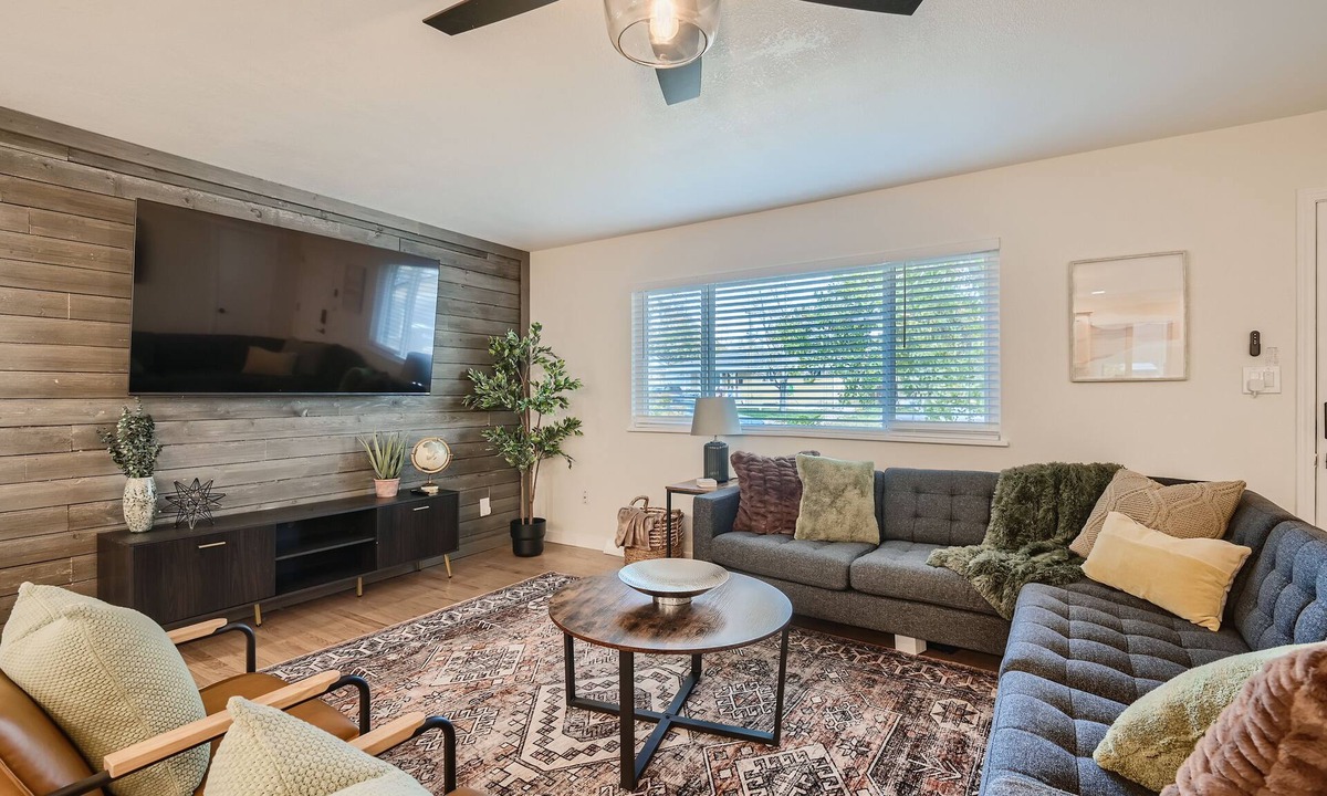 Westminster House | 5 Bd & 3 Ba - Hot Tub, Game Room, Fire Pit, Fenced Yard - Denver & Boulder