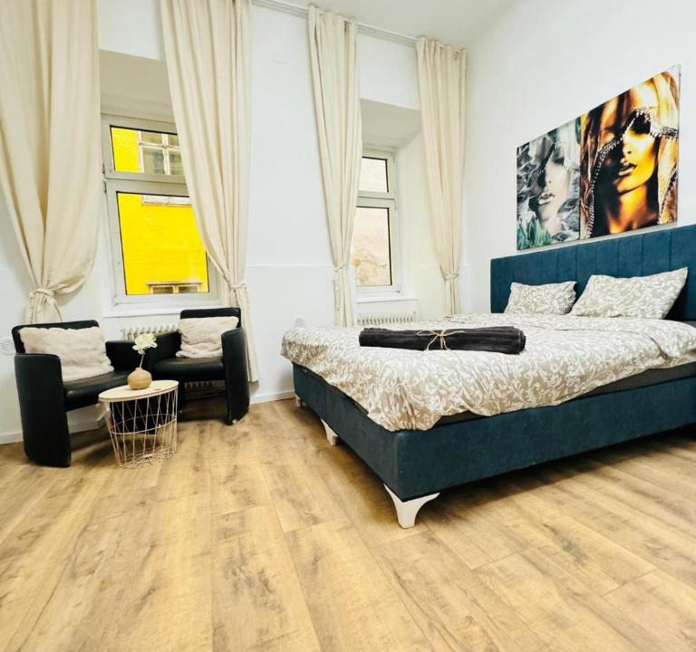 Margareten Apartment | 5-BDR Apartment Only 9Min Walk to Matzleinsdorfer Platz