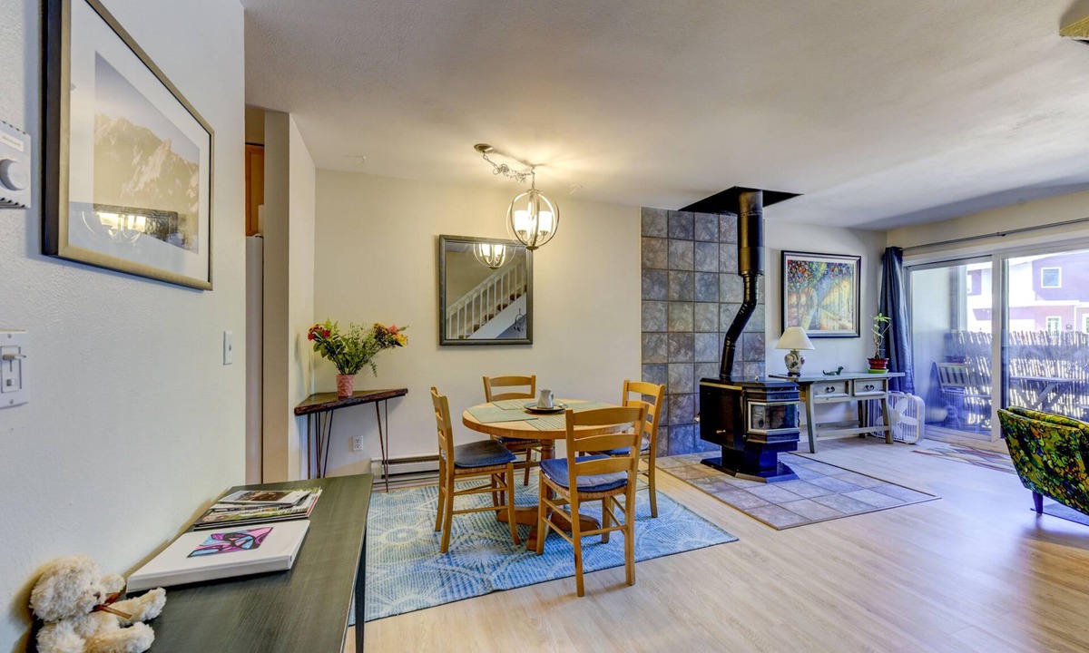 Lower Arapahoe Condo | 5 mins to Pearl Street Mall and 1 min walk to gorgeous trails!