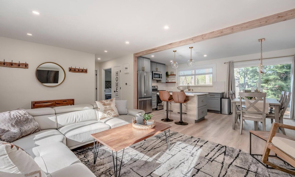 Tahoe Island House | 5 Stars! South Lake Lux 3 Bedroom 1 Bath SFH. Prof Clean. Near Lake