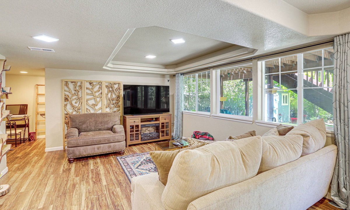 Aurora Apartment | 6 Mi to Aurora Reservoir: Apt w/Patio!