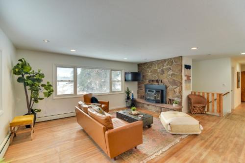Conifer House | 6 Mi to Staunton State Park: Conifer Home w/Deck